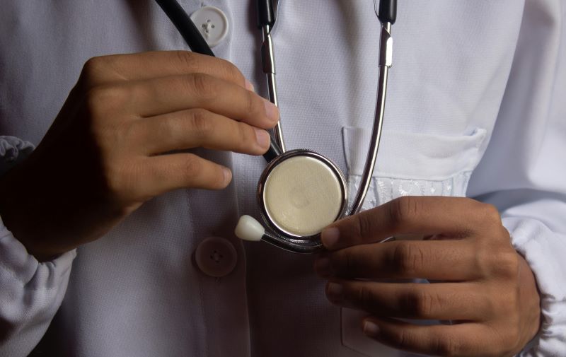 Λάρισα: Φυλάκιση και πρόστιμο 40.000€ σε καρδιοχειρουργό για «φακελάκι»