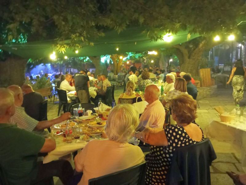 Υπέροχη βραδιά γεμάτη μουσική, χορό, γεύσεις και χαμόγελα στην ψαράδικη βραδιά στα Κανάλια