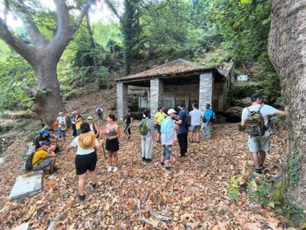 Πεζοπορία στις ολάνθιστες αμυγδαλιές σε Κανάλια και μετόχι της Ι. Μ. Φλαμουρίου