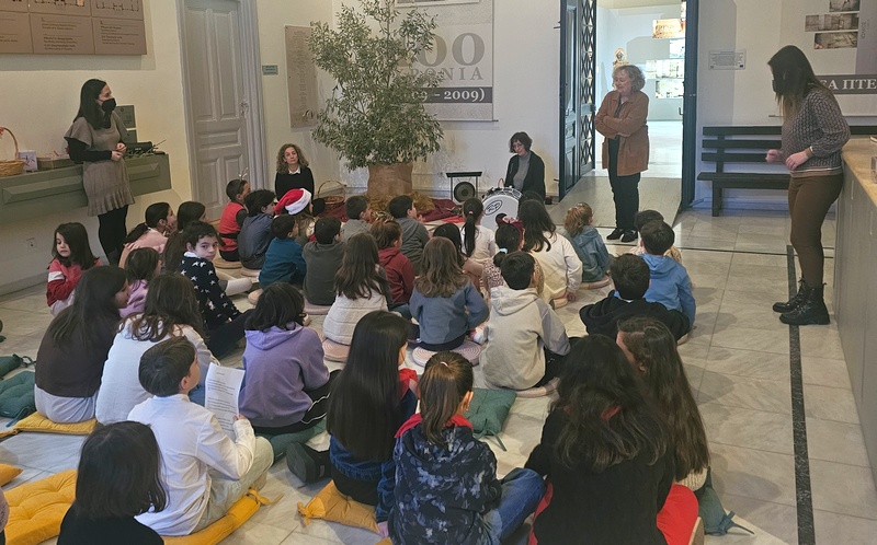 Ο στολισμός του χριστουγεννιάτικου δέντρου και οι ελληνικές του ρίζες – Η «Ειρεσιώνη» στο Αρχαιολογικό Μουσείο Βόλου