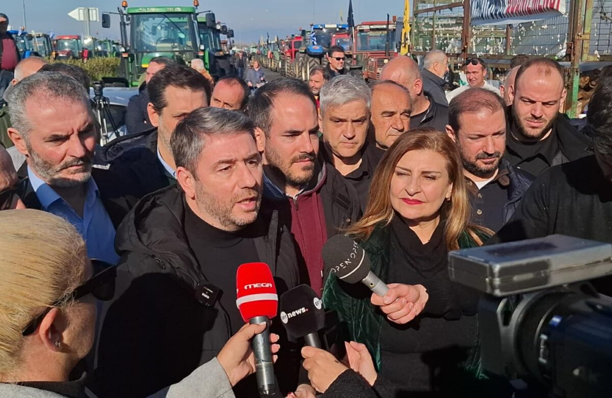 Λιακούλη και Ανδρουλάκης από τα μπλόκα: Ο αγώνας των αγροτών είναι εθνικός!