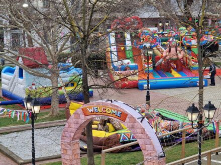 Έτοιμο το αποκριάτικο θεματικό πάρκο! Σήμερα Παρασκευή 20-2 τα εγκαίνια