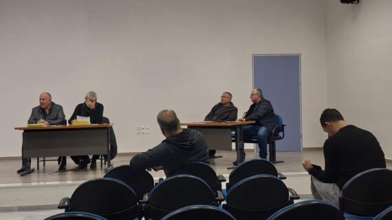 Γεφυροπλάστιγγες, αμοιβές εργολάβου Φιλαρμονικής, ρέμα Βελεστίνου και κοπή χόρτων στα θέματα της συνεδρίασης λογοδοσίας στον Δήμο Ρήγα Φεραίου
