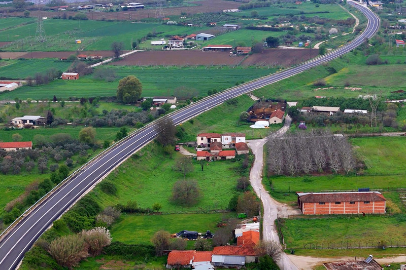 Έργα οδικής ασφάλειας ολοκλήρωσε η Περιφέρεια στην Π.Ε. Λάρισας